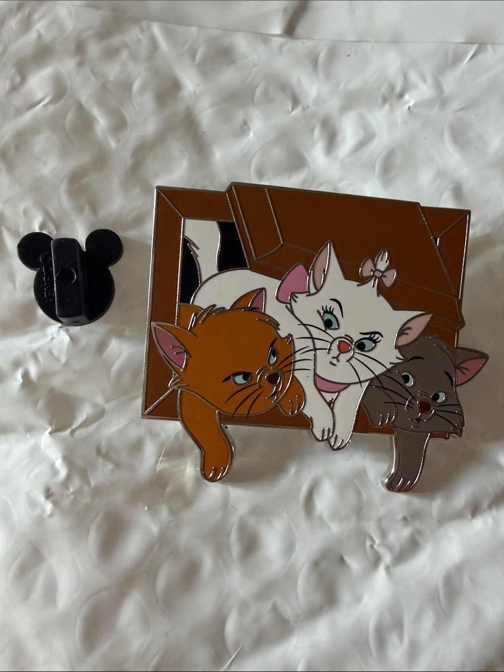 Disney Aristocats Trio Enamel Pin - Brown/White/Gray